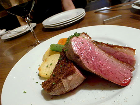 ブラッスリー レキップ:鴨胸肉のロースト カシスマスタード