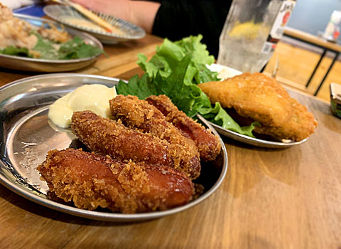踊る肉だんご:揚げ物パラダイス