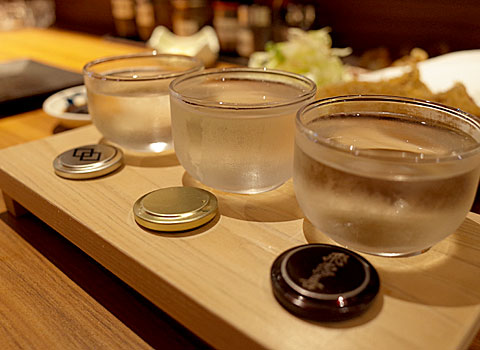酒と餃子と舌心:日本酒三種飲み比べ