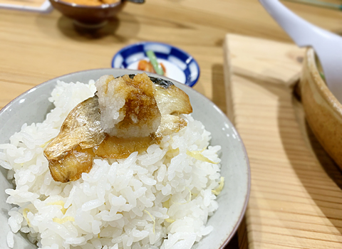 にく豆腐 しげ子：生姜ご飯