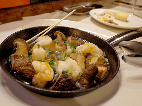 トラットリア カリメロ：海老と椎茸のアヒージョ